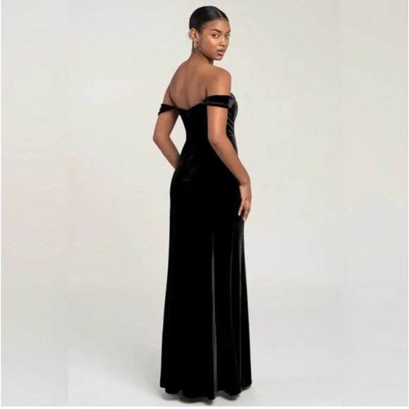 NWT Jenny Yoo Issa Off-The-Shoulder Stretch Velvet Column Gown - Picture 5 of 6